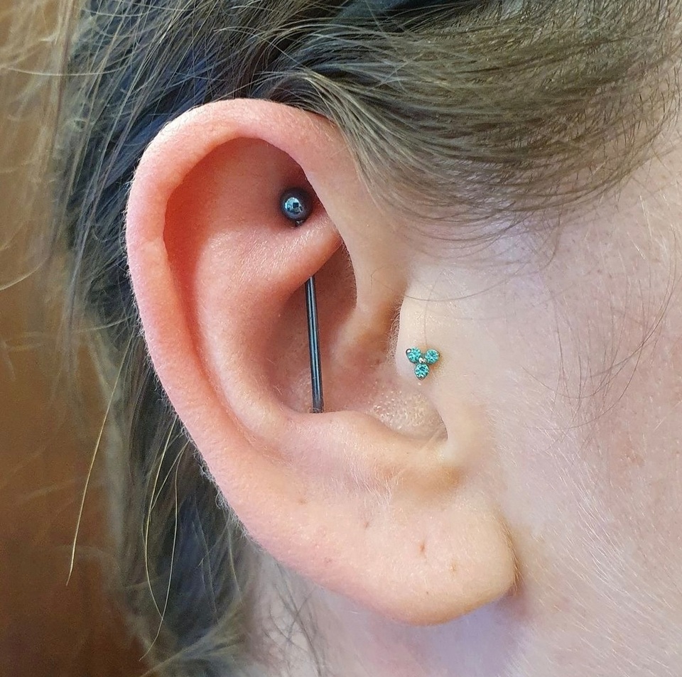 vertical conch piercing