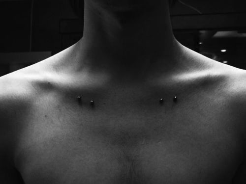 collarbone piercing