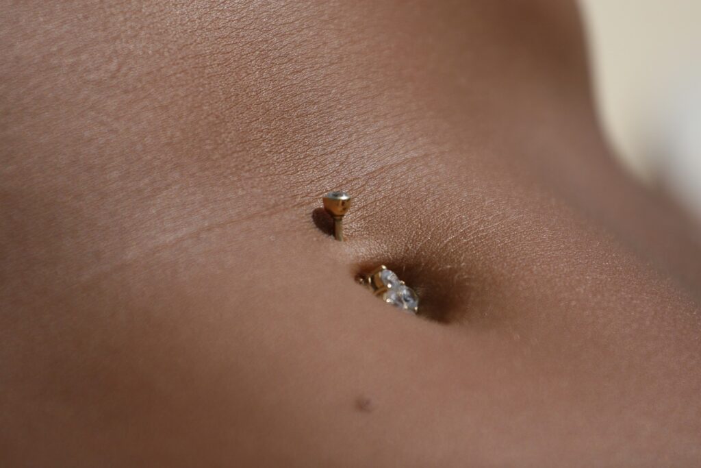 navel piercing