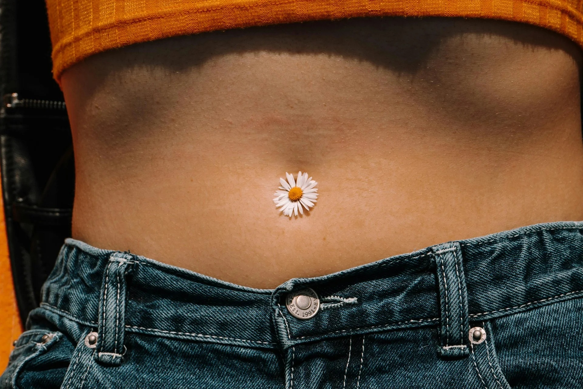 navel piercing