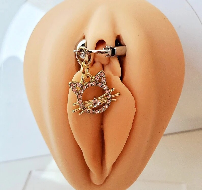  Labia Piercing